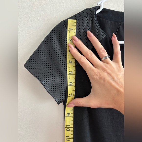 Aqua Elegant Black mini Dress with Textured leather Shoulders Sz XS - Picture 11 of 11